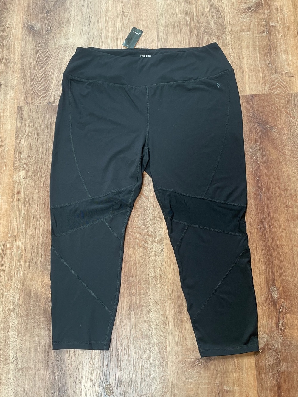 Torrid Active Performance Cropped Capri Leggings Mesh Inset Size 3X Black NEW